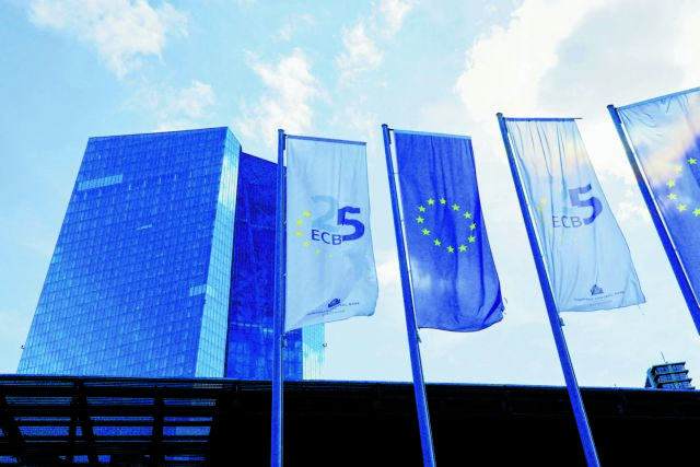 Υπό «εποπτεία» η Γαλλία για ελλείμματα