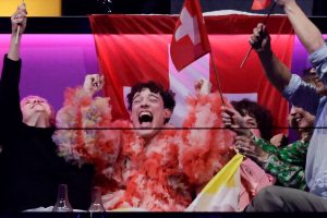 Το Nemo από την Ελβετία σήκωσε το κύπελλο της Eurovision – Στην 11η θέση η Ελλάδα και στην 15η η Κύπρος