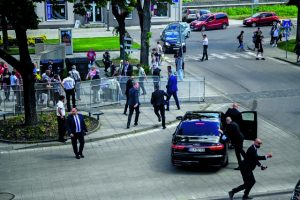 Πανευρωπαϊκό σοκ από τις σφαίρες στον Ρόμπερτ Φίτσο