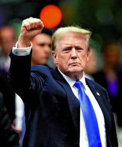 Κι όμως, μπορεί να επανεκλεγεί ο Τραμπ