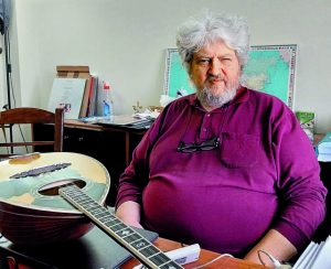 «Από τότε που πήραν την εξουσία οι τραγουδιστές, χάλασε η δουλειά»