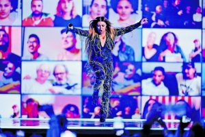 800 χιλιάδες ή ένα εκατομμύριο τα κρύσταλλα στο outfit της Παπαρίζου;