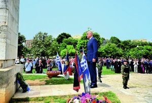 Αυτοψία Μητσοτάκη στο ναυπηγείο της Λοριάν