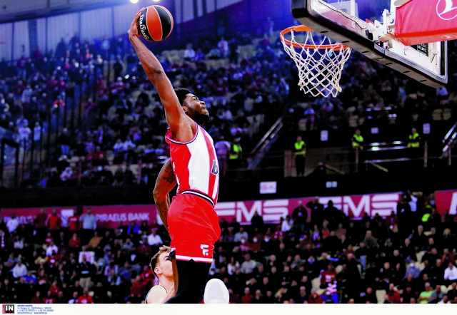 Ο Μπαρτζώκας έκοψε τον Ράιτ