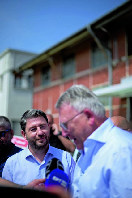 Με τη συμβολική στήριξη των Ευρωσοσιαλιστών