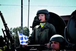 Πρώτο βήμα για τη στράτευση γυναικών