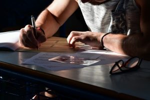 Νεοελληνική Γλώσσα: Τι λέει το υπ. Παιδείας για τις αστοχίες στα θέματα εξετάσεων για τα Πρότυπα Γυμνάσια