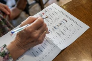87.000 εκλογείς έχουν ήδη ψηφίσει με επιστολική