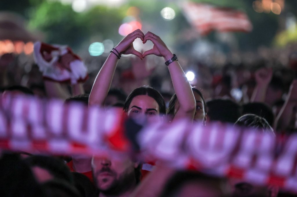 Η Google υποκλίνεται στον Ολυμπιακό για την ιστορική νίκη του Europa Conference League