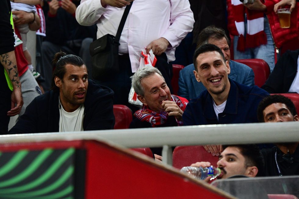 Αποθέωση για Πρίντεζη και Παπανικολάου στο «Γ. Καραϊσκάκης»