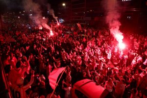 LIVE οι πανηγυρισμοί του Ολυμπιακού στον Πειραιά για την κατάκτηση του Conference