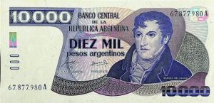 Δεκαχίλιαρα τυπώνει τώρα η Αργεντινή
