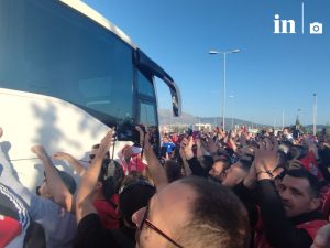 «Φέρτε μας το ευρωπαϊκό…» – Όλα όσα έγιναν στην υποδοχή του Ολυμπιακού μετά τη μυθική νίκη επί της Άστον Βίλα
