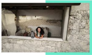 Αγόρασε σπίτι αξίας… 1 ευρώ από την άλλη άκρη του κόσμου και απέκτησε περισσότερη ευτυχία στη ζωή της