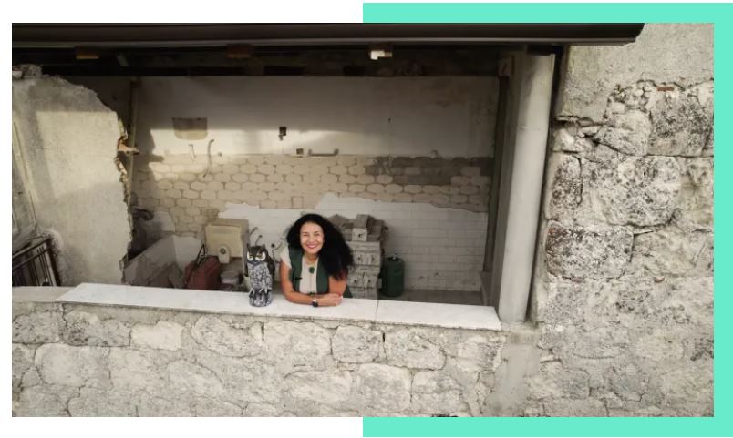 Αγόρασε σπίτι αξίας… 1 ευρώ από την άλλη άκρη του κόσμου και απέκτησε περισσότερη ευτυχία στη ζωή της