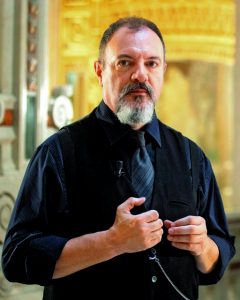 Κάρλο Λουκαρέλι: «Κάποτε πρέπει να παίρνουμε θέση για το έγκλημα γύρω μας»