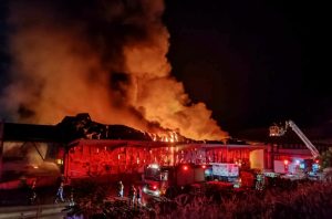 Λαμία: Από πρόθεση η φωτιά στο εργοστάσιο τροφίμων – Η έκθεση της Πυροσβεστικής