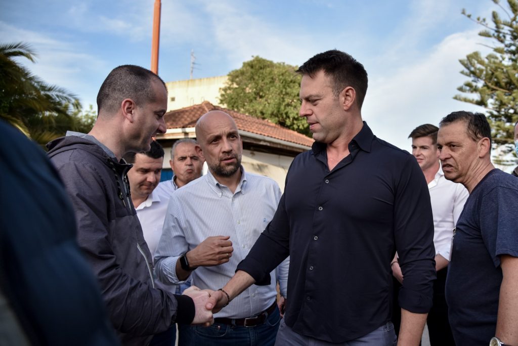 Κασσελάκης σε ΝΔ: Οσα χέρια κι αν φιλήσουν, η συνενοχή φαίνεται στο βλέμμα τους