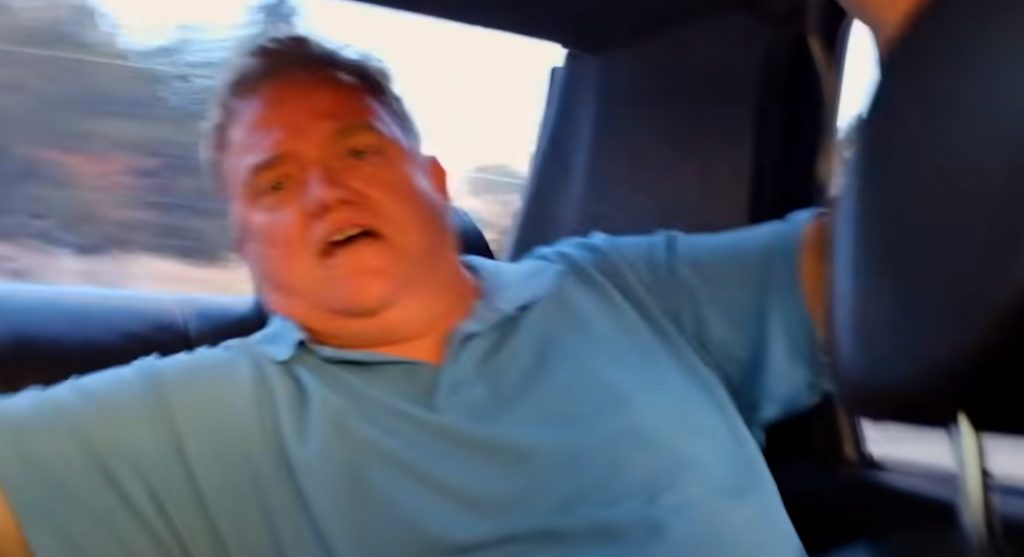 Αυτός είναι ο πιο… διάσημος «τουρίστας» στην Ελλάδα: Ο «Αμερικανός» που πρωταγωνιστεί στο «Ζάρι» της Σάττι