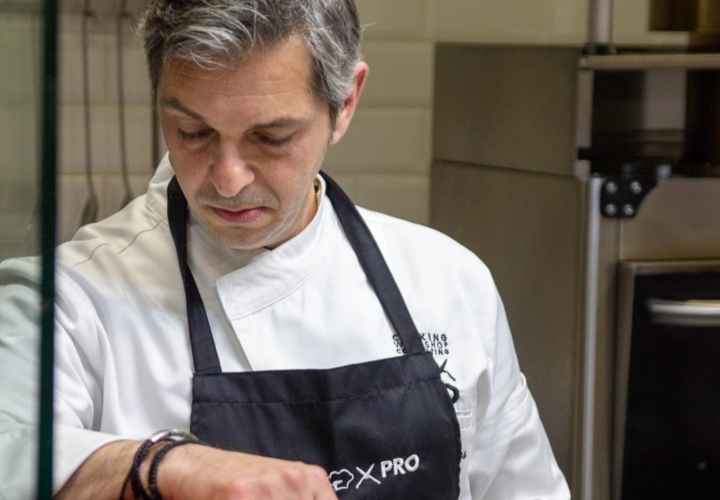 Πέθανε ο γνωστός σεφ Γιάννης Γιάχος – Έπαθε ανακοπή την επομένη του τελικού του Conference League
