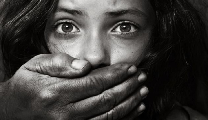 Συγκλονιστική ιστορία: Θύμα trafficking από… μάνα και γιο έπεσε 22χρονη – Το ξύλο και οι απειλές