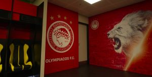 Αυτά ειναι τα αποδυτήρια του Ολυμπιακού για τον τελικό του Conference League [εικόνες & βίντεο]