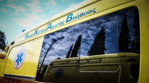 Αθήνα: Τροχαίο με νεκρό 22χρονο στην Χαμοστέρνας – Μηχανή συγκρούστηκε με λεωφορείο