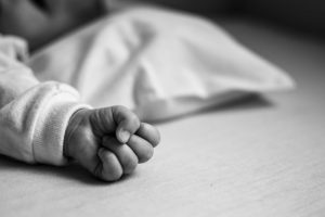 Βραυρώνα: Στον ανακριτή ο πατέρας του νεκρού βρέφους – «Είναι βέβαιο ότι θα βρούμε αιτία θανάτου»