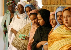 Αναγκαστική σίτιση και κατάχρηση φαρμάκων – Το άθλιο τίμημα της ομορφιάς των γυναικών της Μαυριτανίας