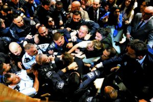 Η Διεθνής Διαφάνεια και οι ευρωβουλευτές με… παράλληλα ενδιαφέροντα