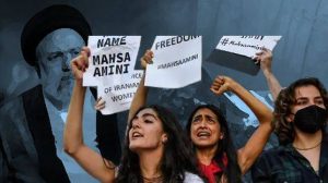 Γιατί Ιρανοί σε όλο τον κόσμο πανηγυρίζουν έξαλλα για τον θάνατο του Εμπραχίμ Ραϊσί