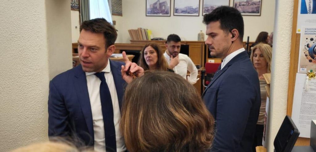 «Δεν θα είναι εύκολο για εμάς όταν αναλάβουμε» λέει ο Κασσελάκης από τη Βουλή