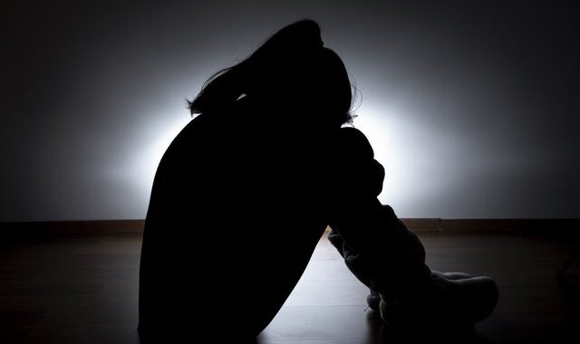 Σέρρες: Αποκαλύφθηκε ότι βίαζε τη 14χρονη θετή του κόρη όταν πήγαν να καταγγείλουν ενδοοικογενειακή βία