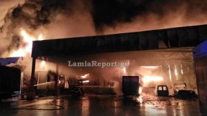 Λαμία: Πυρκαγιά στο εργοστάσιο παραγωγής γευμάτων από τα οποία δηλητηριάστηκαν μαθητές