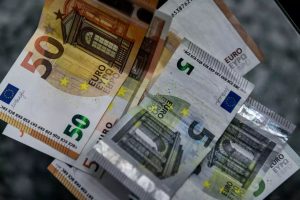 Ποιοι συνταξιούχοι θα λάβουν μέχρι 50.000 ευρώ στο τέλος του μήνα