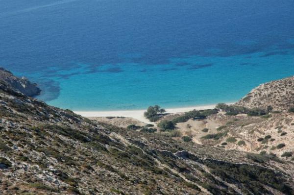 Guardian: «Η καλύτερη παραλία της Ευρώπης είναι ελληνική» – Εκτενές αφιέρωμα