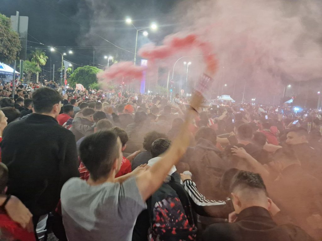 Στον τελικό του Conference League ο Ολυμπιακός – Πανηγυρίζει όλος ο Πειραιάς