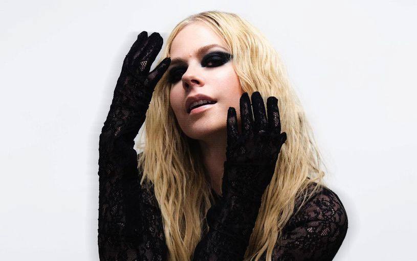 Η Avril Lavigne απαντά στο… αν έχει πεθάνει κι έχει αντικατασταθεί από σωσία της Η Avril Lavigne απαντά στο… αν έχει πεθάνει κι έχει αντικατασταθεί από σωσία της