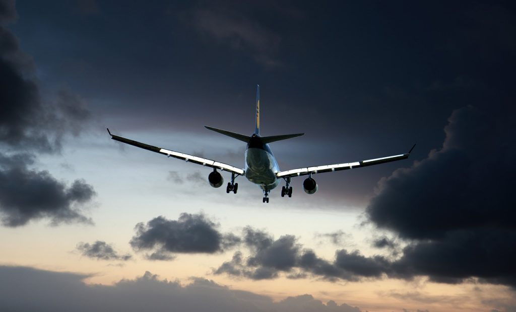 Χαμός σε πτήση: Βίντεο με ζευγάρι που προκάλεσε αναγκαστική προσγείωση αεροπλάνου – Ζητωκραύγαζαν οι επιβάτες