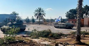 Θρίλερ χωρίς τέλος στη Ράφα: Το Ισραήλ εντείνει την πίεση στη Χαμάς – Βομβαρδισμοί και κατάληψη της συνοριακής διέλευσης