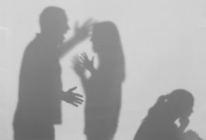 Μεθυσμένος άνδρας χτύπησε τη σύζυγό του και συνελήφθη από την αστυνομία