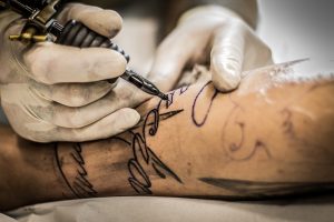 Μελέτη: Ανησυχητικά τα αποτελέσματα έρευνας για τα τατουάζ – Τι μπορεί να προκαλέσουν