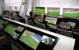 Η FIFA σκέφτεται να χρησιμοποιείται το VAR κατόπιν αιτήματος απ’ τις ομάδες