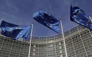 Τέσσερις τρόποι που οι κανόνες των γραφειοκρατών της ΕΕ μας επηρεάζουν όλους