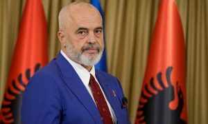 Έντι Ράμα: Σπούδασε στο Χάρβαρντ με ελληνική υποτροφία; Η Ελληνίδα μητέρα του και η… αγνωμοσύνη