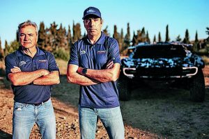 Ford με Κάρλος Σάινθ