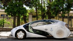 Εκεί που το μέλλον συναντάει το παρόν βρίσκεται το TOYOTA LQ, που είδαμε ζωντανά να συνοδεύει την ολυμπιακή φλόγα στο Καλλιμάρμαρο