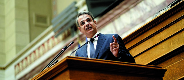 Οι γαλάζιες «εκρήξεις» και τα αυστηρά μηνύματα του Μητσοτάκη