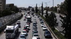 Κυκλοφοριακά προβλήματα στην Αττική Οδό μετά από τροχαίο στην περιφερειακή Υμηττού – Κλειστή η μία λωρίδα