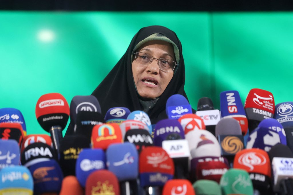 Ιράν: Ποια είναι η Ζοχρέχ Ελαχιάν – Η γυναίκα που θέλει να γίνει η πρώτη υποψήφια πρόεδρος στην ιστορία